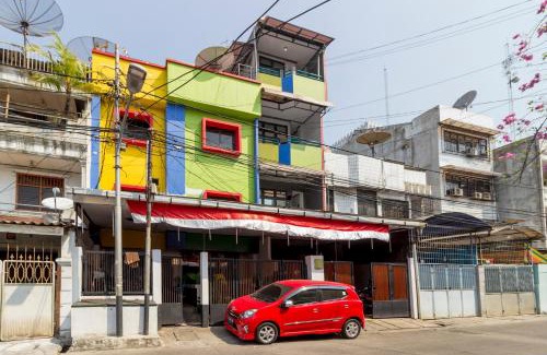 Gambir House | Budget-Friendly Reddoorz Near Gajah Mada Plaza with Family Amenities