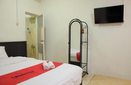Purwokerto House | Budget-Friendly Retreat: RedDoorz Near GOR Satria Purwokerto