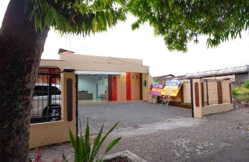 Purwokerto House | Budget-Friendly RedDoorz: Child-Friendly Stay Near GOR Satria