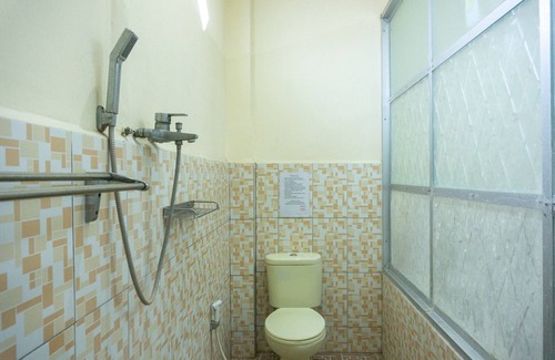 Ende House | Convenient Stay at RedDoorz near H. Hasan Aroeboesman Airport