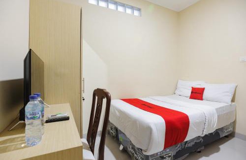 East Jakarta Hotel | Convenient Stay at RedDoorz near Jakarta International Velodrome