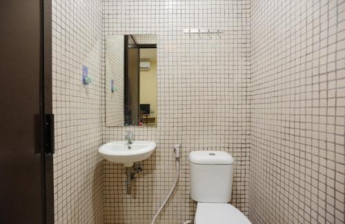East Jakarta Hotel | Convenient Stay at RedDoorz near Jakarta International Velodrome