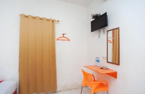 Palembang Hotel | Convenient RedDoorz Near Jalan Jenderal Sudirman Palembang