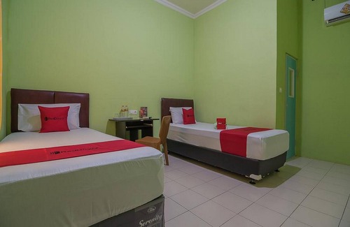 Purwokerto Hotel | Convenient RedDoorz Near Kampus UMP Purwokerto with Breakfast