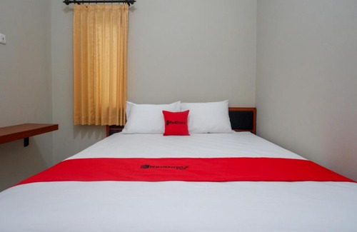 Banyumas Hotel | Comfortable Stay at RedDoorz near Kampus UMP Purwokerto