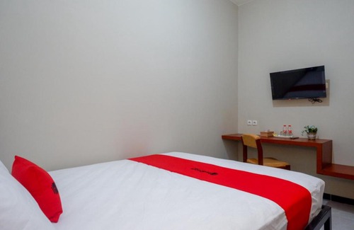 Banyumas Hotel | Comfortable Stay at RedDoorz near Kampus UMP Purwokerto