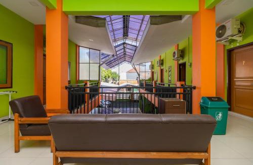 North Cirebon House | Budget-Friendly RedDoorz Near Kejaksan Station, Cirebon