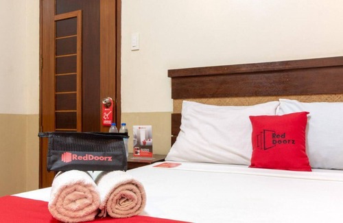 Tacloban Hotel | RedDoorz near Manlurip Rotonda Tacloban