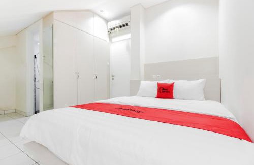 Pancoran House | Budget-Friendly Stay at RedDoorz near Pancoran, Family Welcome