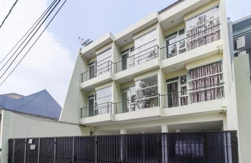 Pancoran House | Budget-Friendly Stay at RedDoorz near Pancoran, Family Welcome