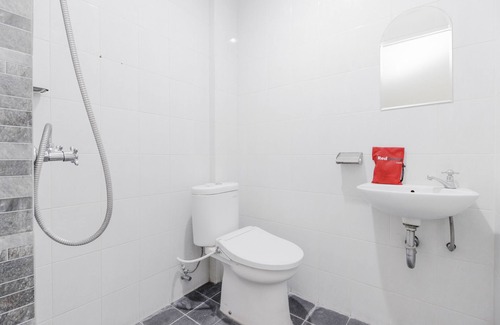 Pancoran House | Budget-Friendly RedDoorz Near Pancoran with Breakfast