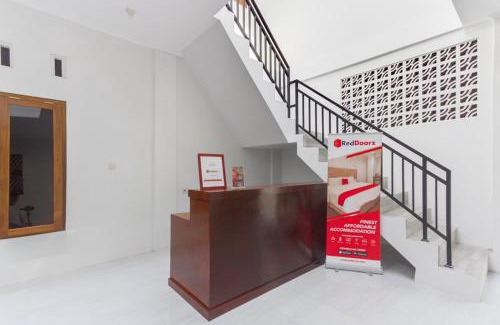Sinduadi House | Budget Stay at RedDoorz Near Pascasarjana UGM