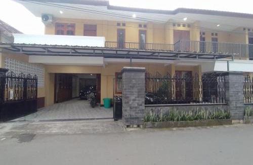 Yogyakarta Hotel | Budget-Friendly Stay at RedDoorz near Prawirotaman Yogyakarta