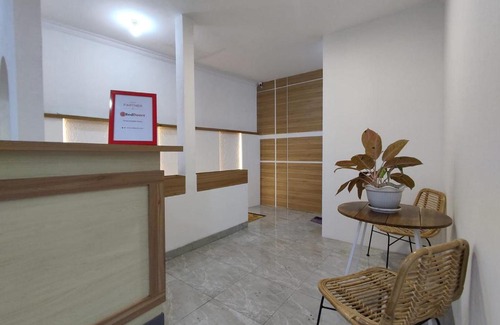 Purwokerto Hotel | Convenient Stay at RedDoorz Near Rita Super Mall Purwokerto