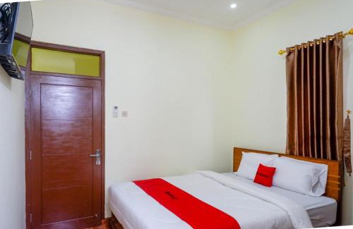 Purwokerto Hotel | Comfortable Stay at RedDoorz near Rita Supermall Purwokerto