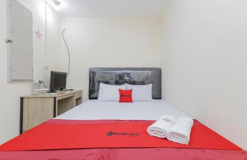 Jakarta Hotel | Budget-Friendly Stay at RedDoorz near RS Sari Asih Ciledug