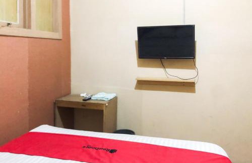 Tangerang Hotel | RedDoorz near RS Siloam Karawaci