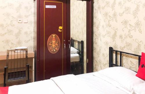 Tangerang Hotel | RedDoorz near RS Siloam Karawaci