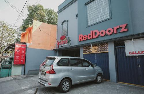 Jakarta Utara House | Budget-Friendly Family Stay at RedDoorz near RSUD Koja