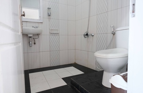 Bangko Hotel | Budget-Friendly Stay at RedDoorz near RSUD Kolonel Abundjani