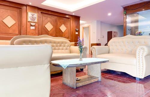 Sukabumi Hotel | Budget-Friendly Super OYO 90382 Hotel Sarah Sukabumi
