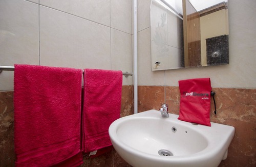 Manado Hotel | Convenient Stay at RedDoorz near RSUP Prof. Kandou Manado