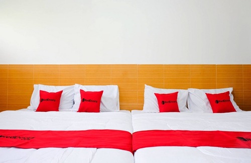 Kopeng Hotel | Cozy RedDoorz Near STAB Syailendra Kopeng with Breakfast