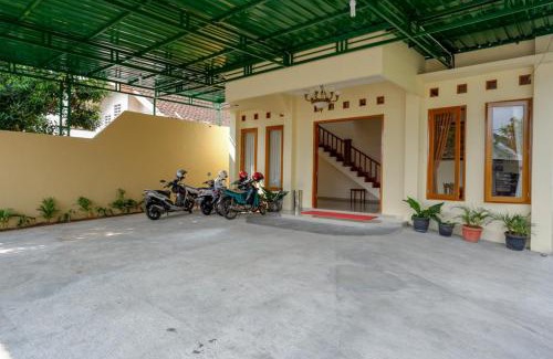 Karanganyar House | Discover RedDoorz Near Stadion 45 Karanganyar - Family-Friendly Stay