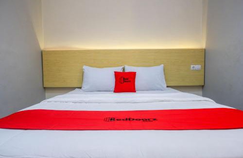Batang Hotel | Convenient RedDoorz Near Stasiun Batang for Families