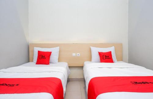 Batang Hotel | Convenient RedDoorz Near Stasiun Batang for Families