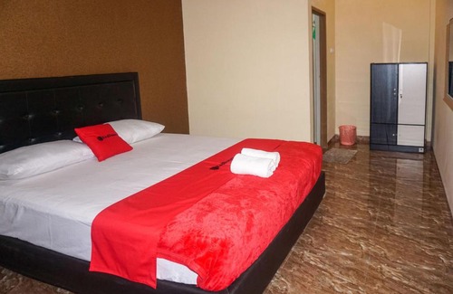 Kebasen Hotel | Budget-Friendly RedDoorz Near Stasiun Kroya for Families