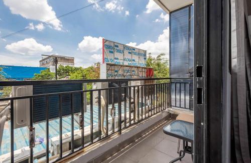 Jakarta House | Budget-Friendly RedDoorz Near Tanjung Duren with Family Amenities