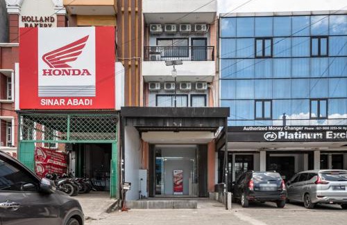 Jakarta House | Budget-Friendly RedDoorz Near Tanjung Duren with Family Amenities