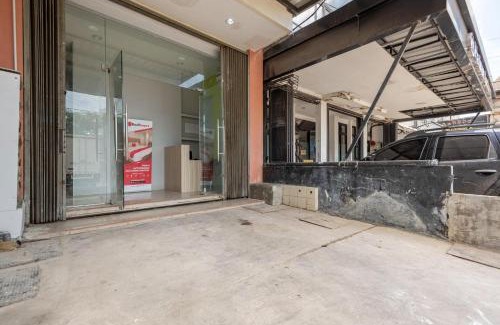 Jakarta House | Budget-Friendly RedDoorz Near Tanjung Duren with Family Amenities