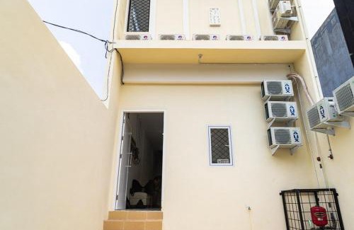 Jakarta House | Budget-Friendly Stay at RedDoorz near Tarumanagara University