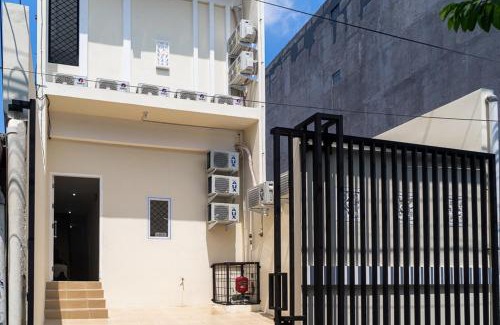 Jakarta House | Budget-Friendly Stay at RedDoorz near Tarumanagara University