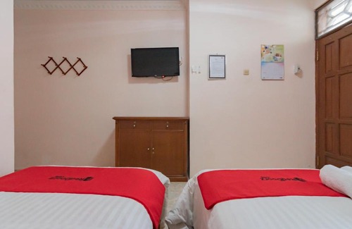 Sukaluyu Hotel | Family-Friendly RedDoorz Near Tugu Kuda Kosong Cianjur