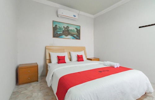 Sukaluyu Hotel | Family-Friendly RedDoorz Near Tugu Kuda Kosong Cianjur