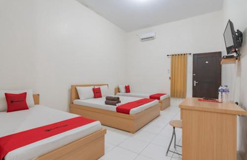Tasikmalaya House | Convenient Stay at RedDoorz near Universitas Siliwangi