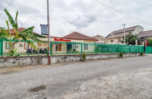 Sinduadi House | Budget-Friendly RedDoorz Near Universitas Gajah Mada