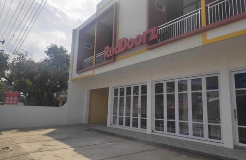 Banyumas Hotel | Family-Friendly Stay at RedDoorz Near Universitas Muhammadiyah