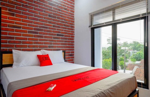 Banyumas Hotel | Budget-Friendly Stay at RedDoorz near Universitas Muhammadiyah