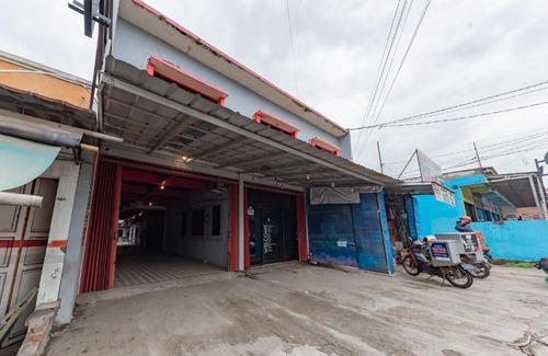 Karawang Hotel | Budget-Friendly RedDoorz Near UNSIKA University Karawang