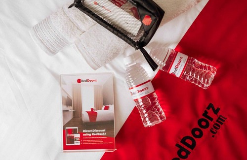 Malang Hotel | Convenient Stay at RedDoorz near Velodrome Malang