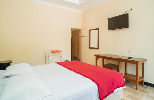Madiun Hotel | Budget-Friendly Stay at RedDoorz @ Panglima Sudirman Madiun