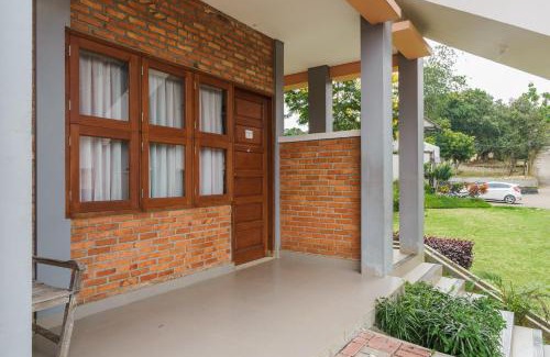 Sukaraja Hotel | Relaxing Getaway at RedDoorz Plus Hotel Negeri Baru Lodaya