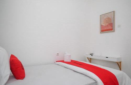 Parepare Hotel | Relaxing Stay at RedDoorz Plus Lovina Inn by the River