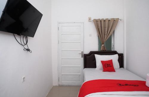 Parepare Hotel | Relaxing Stay at RedDoorz Plus Lovina Inn by the River