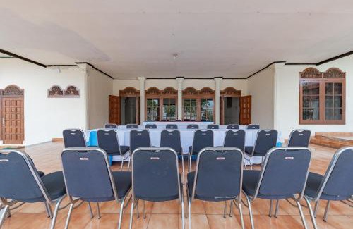 Sukabumi Hotel | Budget-Friendly RedDoorz Plus: Family-Centric in Sukabumi