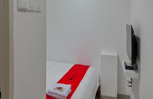 Bogor Selatan Hotel | Discover RedDoorz Plus @ Batutulis Bogor - Family-Friendly Stay